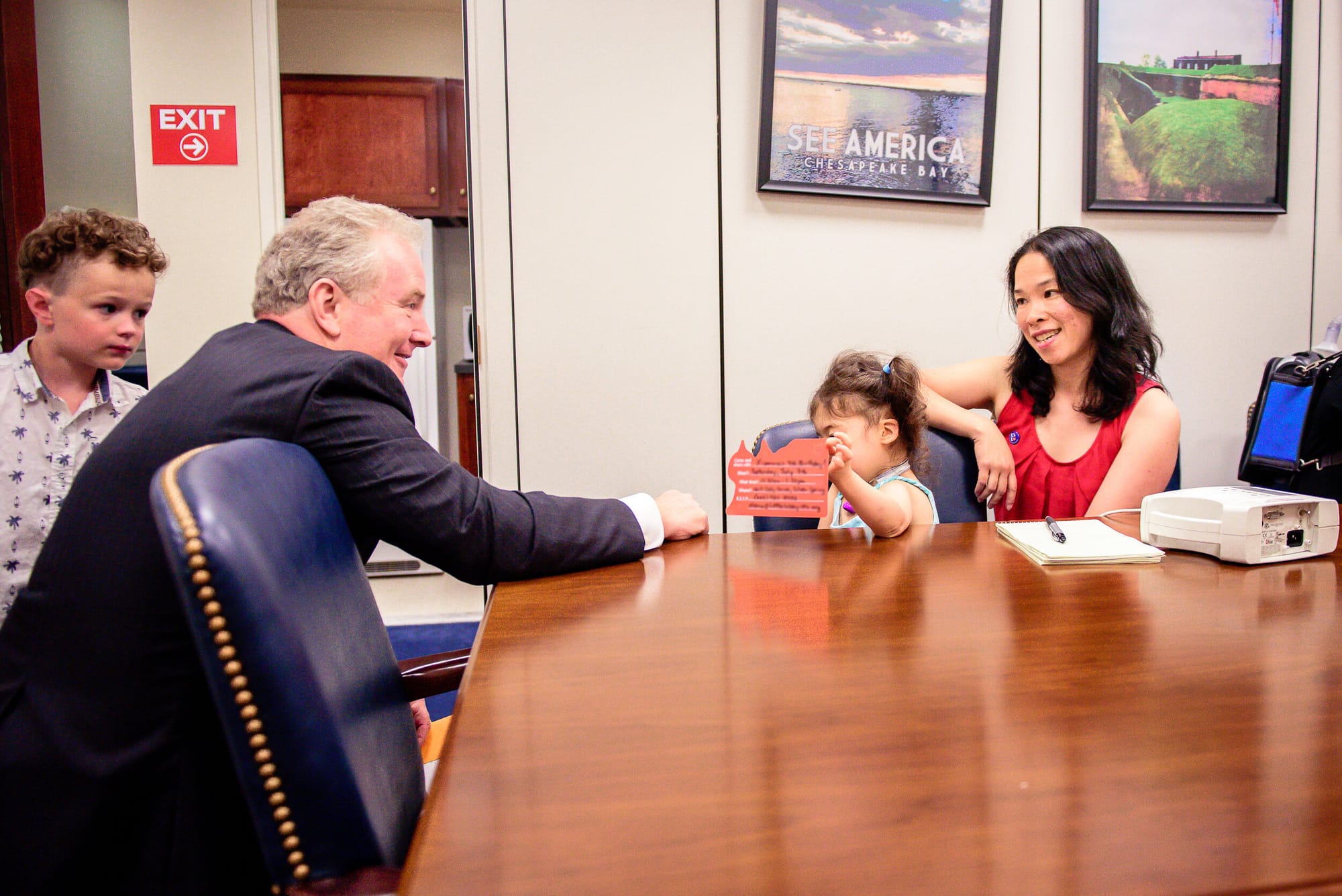Senator at the table with Little Lobbyists.